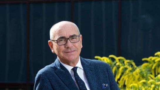 COGNIGNI OGGI A FIRENZE: VIA ALLE DECISIONI FINALI. IERI VERTICE CON ROGG, PRADÈ, ANGELONI E PEREIRA. CAPEZZI E FAZZI RESTANO A CROTONE, OPZIONE SU BUDIMIR. BERNA VERSO L’EUROPEO. I VIOLA TIFANO ATLÉTICO