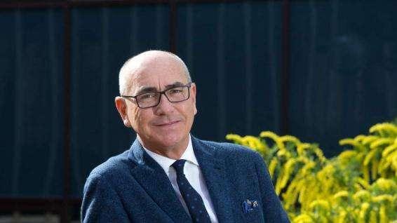 VENTI MILIONI PER UNA FIORENTINA PIÙ FORTE. IDEA JOVETIC. PAVOLETTI AL POSTO DI BABACAR. PRAET: L’ANDERLECHT NON MOLLA. PRADÈ-CORVINO: TUTTO IN SOSPESO IN ATTESA DEI DELLA VALLE. TONI IN SOCIETÀ: ADV CI PENSA