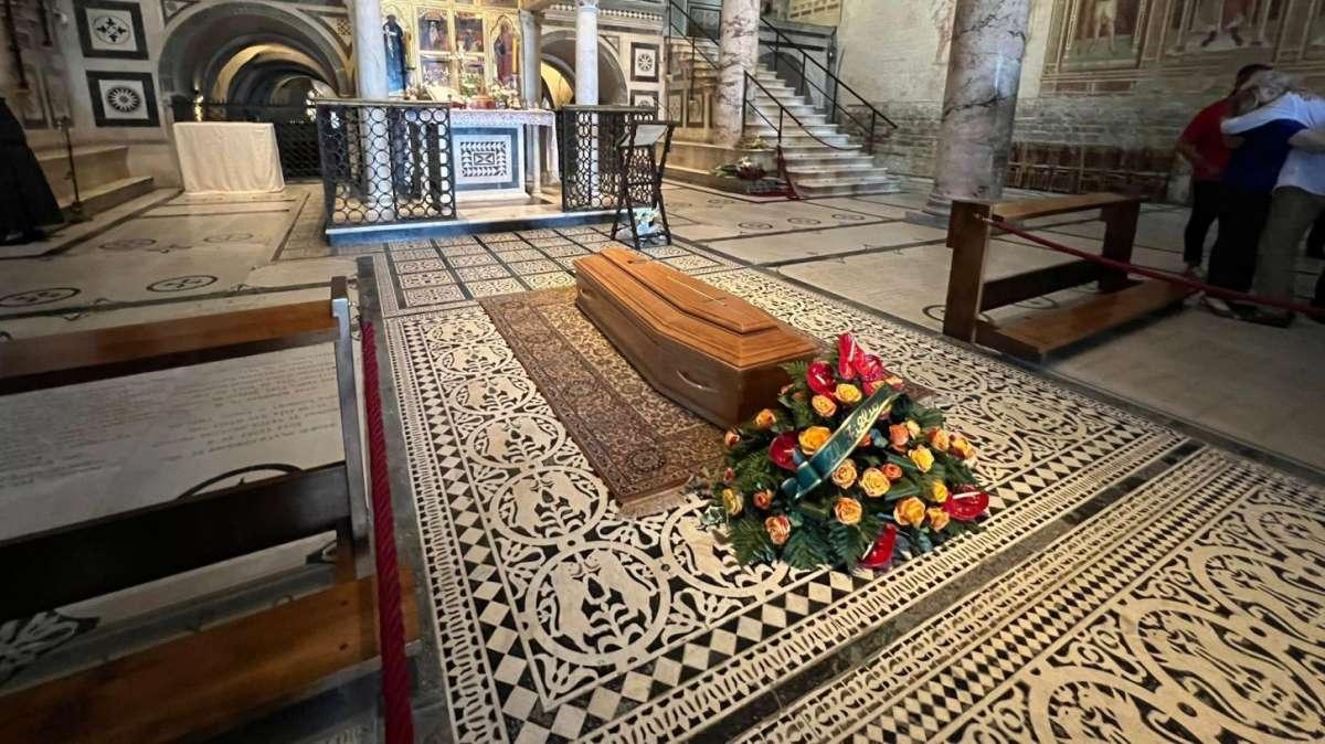 FOTO FV, Tanti volti noti alle esequie di M. Lazzerini