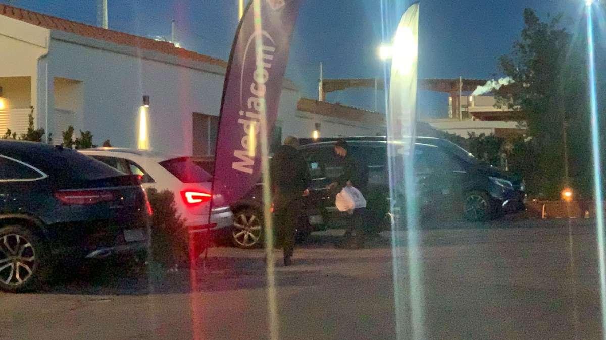 VIDEO FV, Lo staff porta via gli oggetti personali dal cs