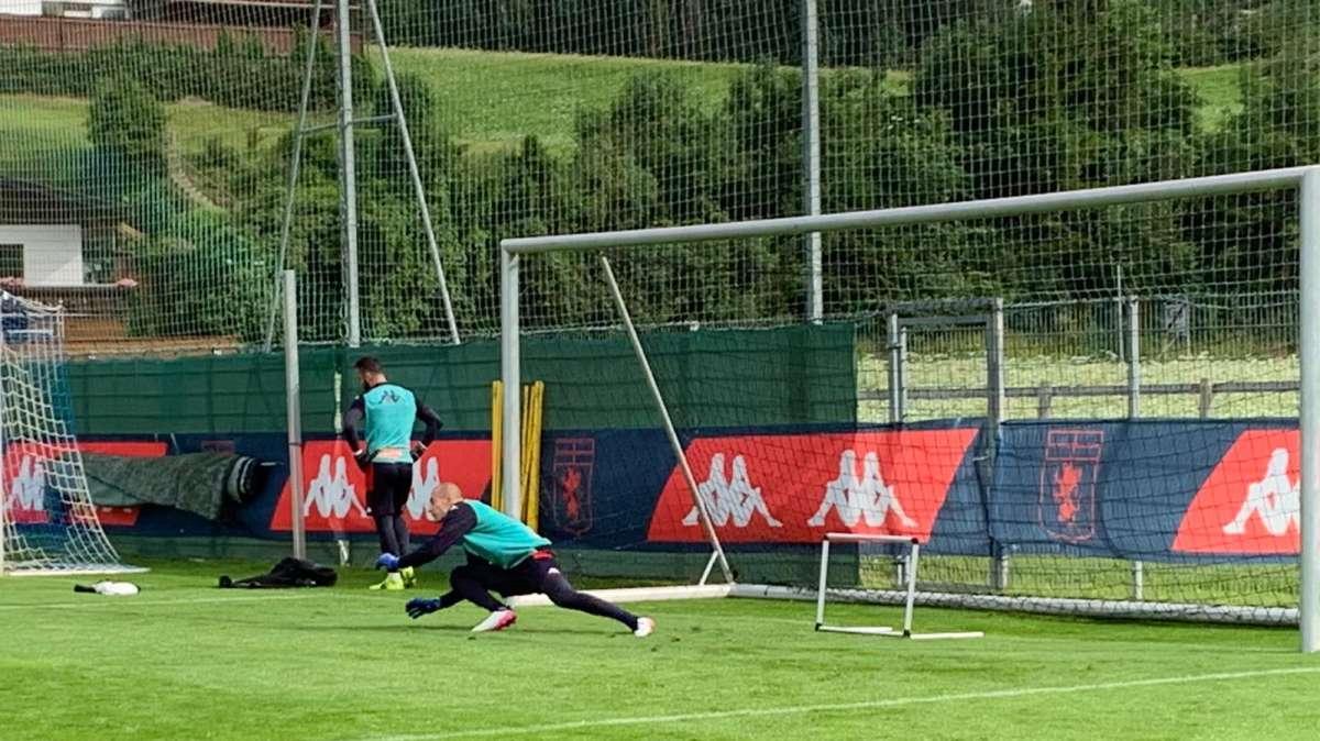 Genoa, palestra e campo per la prima parte della sessione odierna