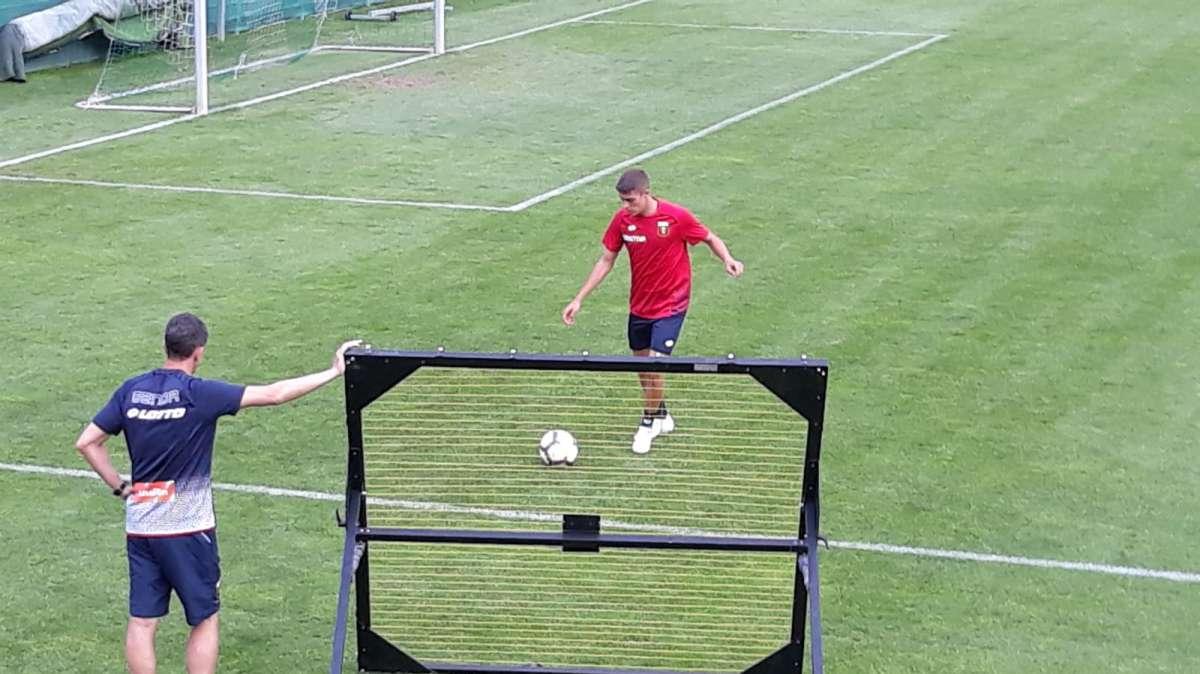 Genoa: Zanimacchia in bianconero