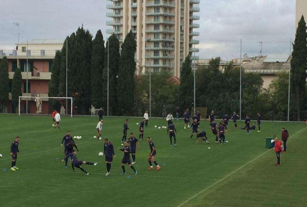 Genoa, tanti giovani della Primavera al primo allenamento pre derby