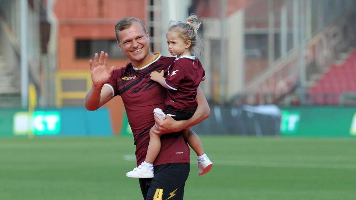 Genoa, il difensore Jaroszynski ceduto in prestito alla Salernitana