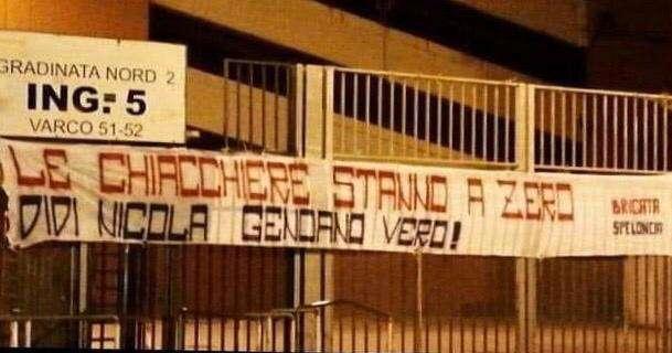 Genoa, uno striscione a favore della permanenza di mister Nicola