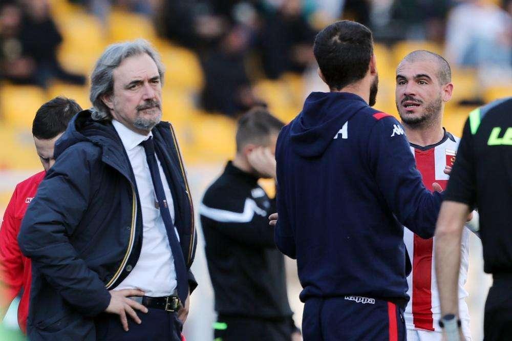 Nel torneo dell'autolesionismo, Genoa vittorioso a mani basse           