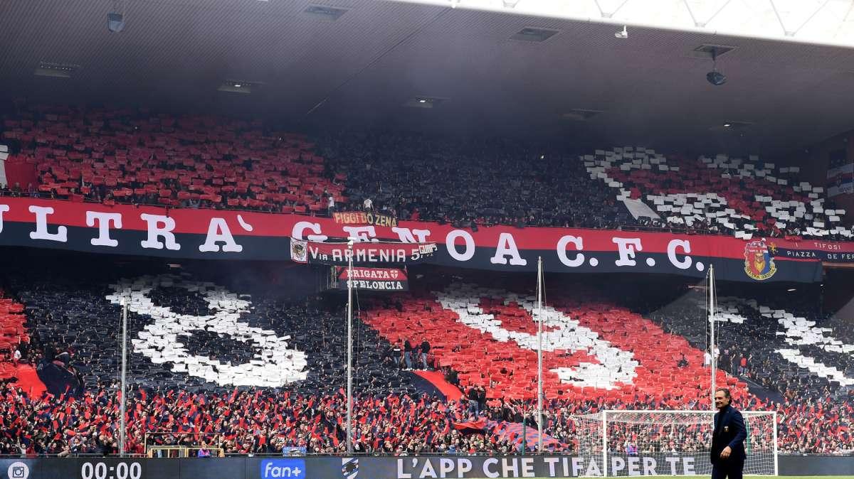 La tifoseria rossoblù non entrerà allo stadio a Ferrara
