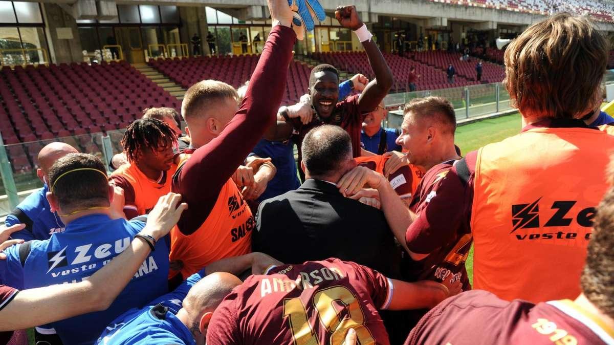 E' la Salernitana ad accompagnare l'Empoli in Serie A. Ed ora i play off