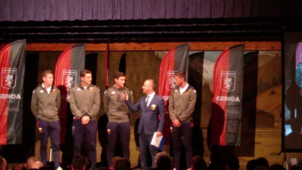 Genoa, la presentazione a teatro della nuova formazione rossoblu