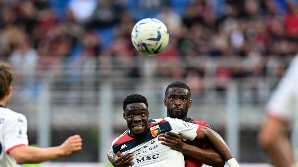 Genoa, auguri all’attaccante rossoblu Caleb Ekuban