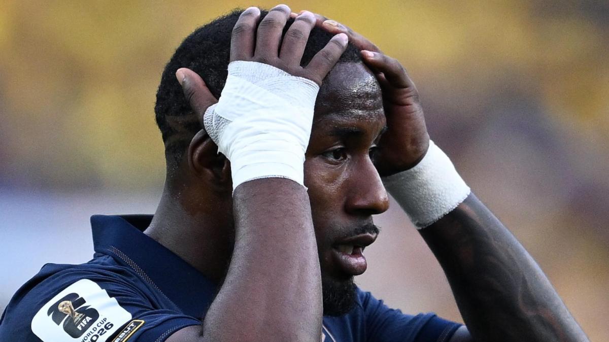 Adams prende la palla ma dal dischetto va Yeboah e sbaglia: cos'è successo
