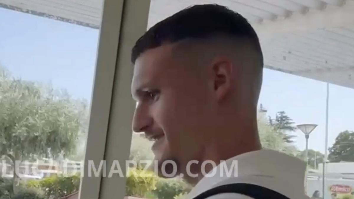 Rafa Marin è atterrato in Italia: "Ritorno al Napoli? Sono molto felice" | FOTO E VIDEO