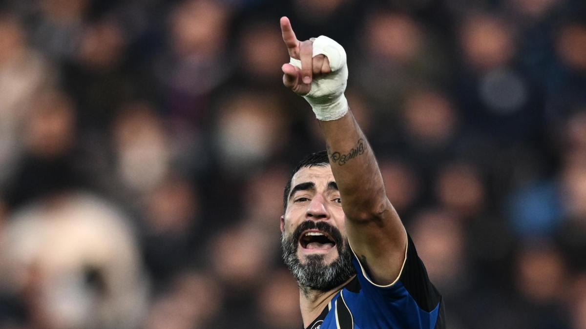 Albiol apre: "Vorrei tornare a Napoli, sarebbe importante. La gente è molto affettuosa con me"