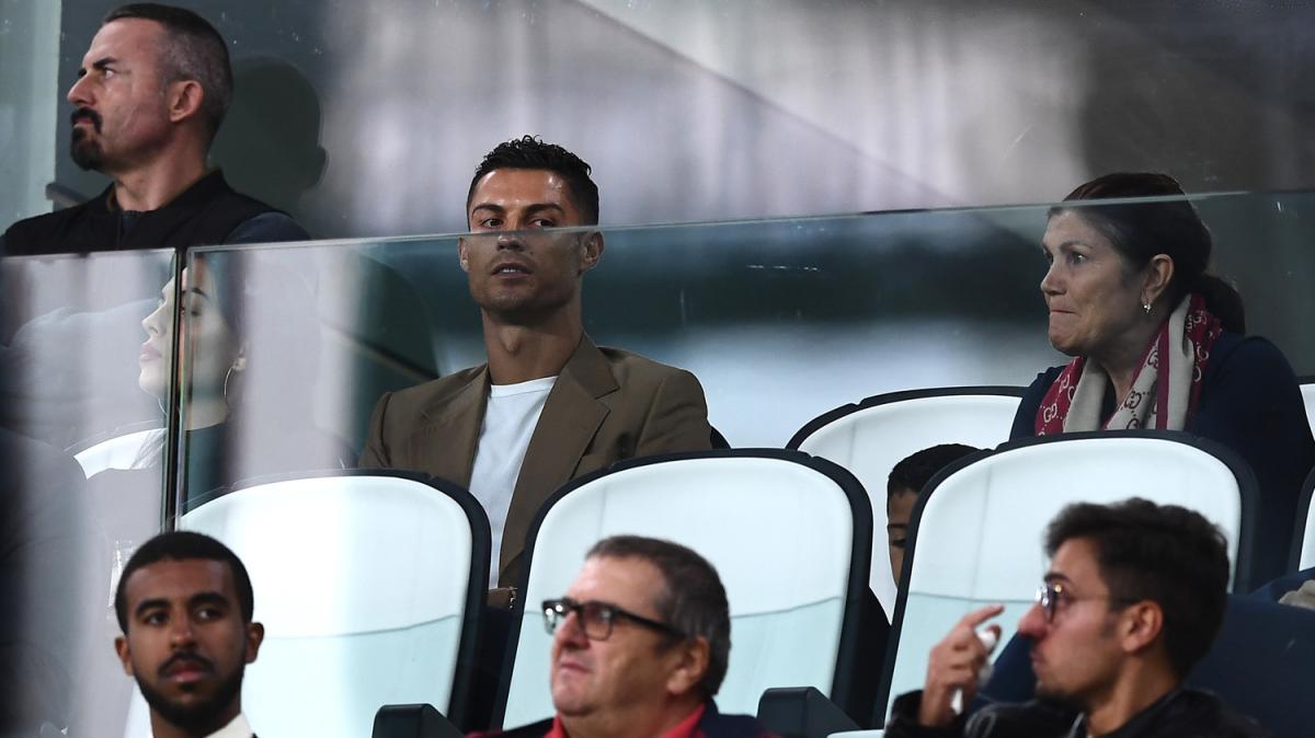 Portogallo, la madre di Ronaldo: "È uscito dalla porta sul retro, ma dirà la verità"