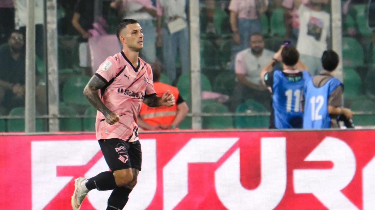 Palermo, dopo l'infortunio Strefezza esce dalla lista Serie B: al suo posto dentro Mazzitelli