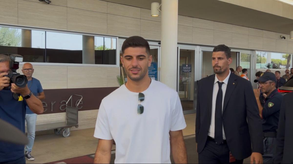 Roma, le immagini dell'arrivo di Koulierakis | FOTO E VIDEO