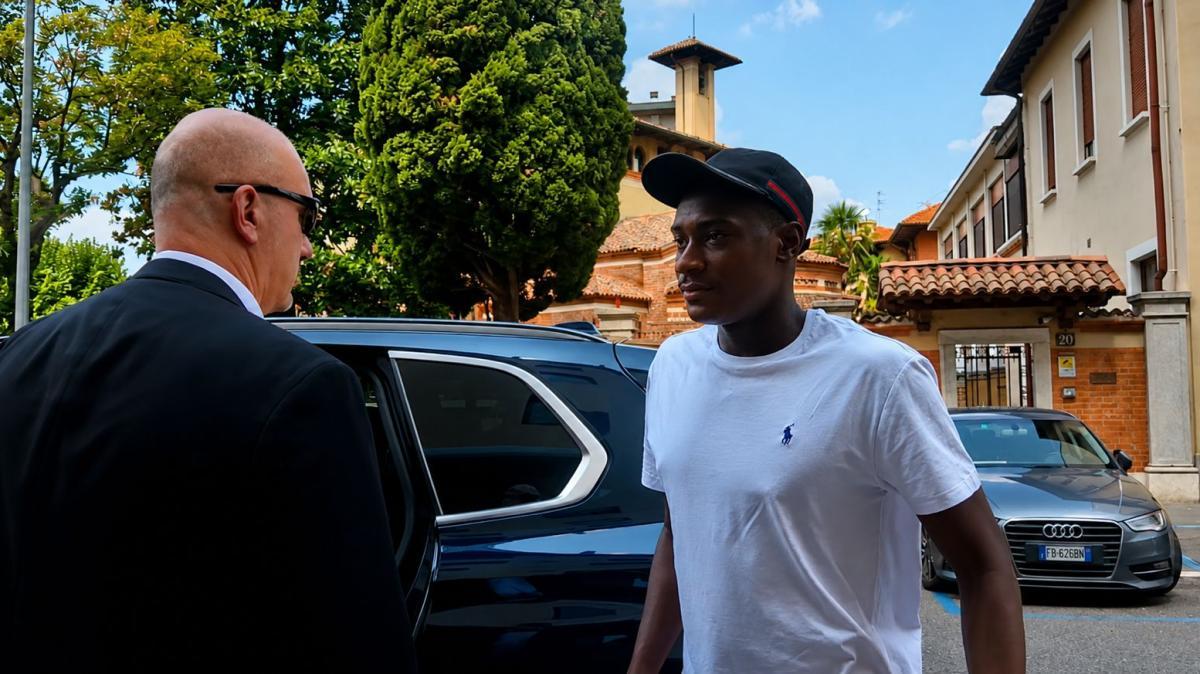 Milan, Sankhoun Diawara è arrivato in città | FOTO E VIDEO