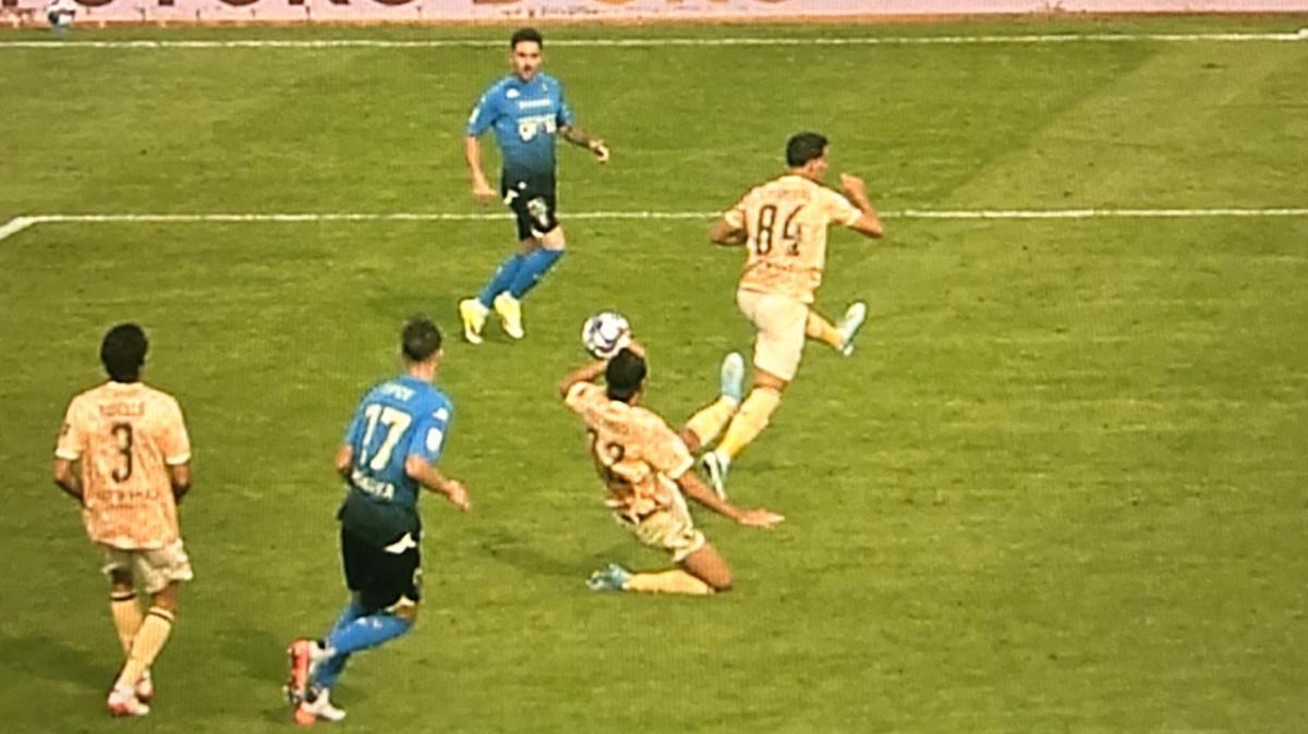 Empoli-Palermo, rigore per gli azzurri dopo OFR: segna Saporiti, pareggia Pohjanpalo