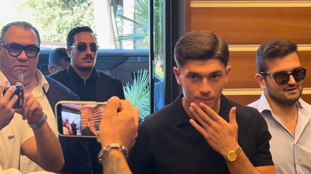 Napoli, Favasuli a Villa Stuart per le visite mediche | FOTO & VIDEO