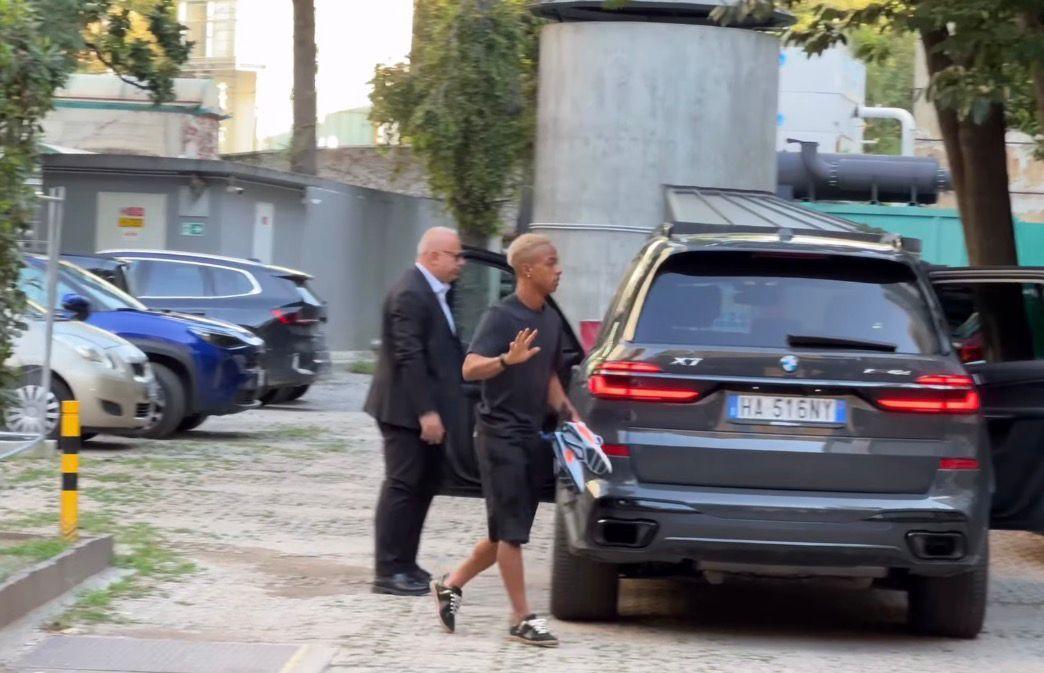 Milan, iniziate le visite mediche per Hutchinson | FOTO e VIDEO