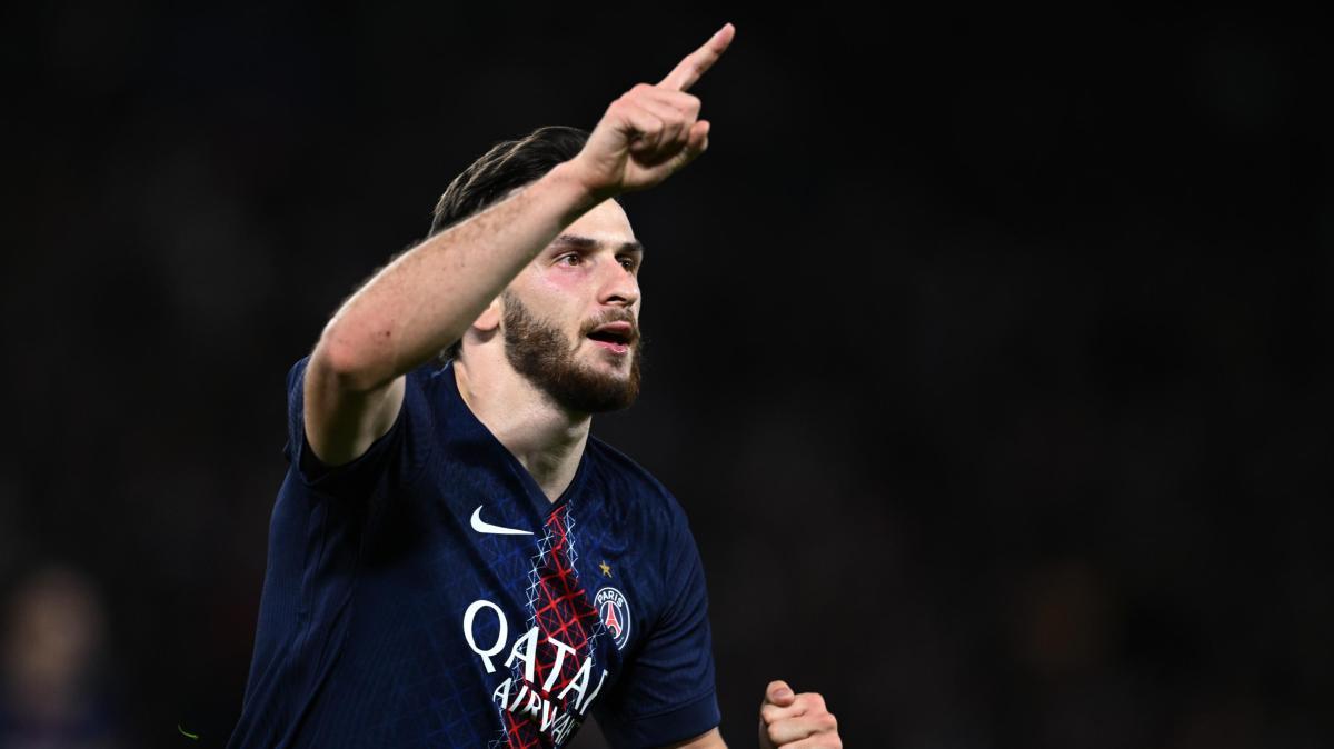 Kvaradona incanta il Parco dei Principi: doppietta e record per la stella del PSG contro il Bayern Monaco