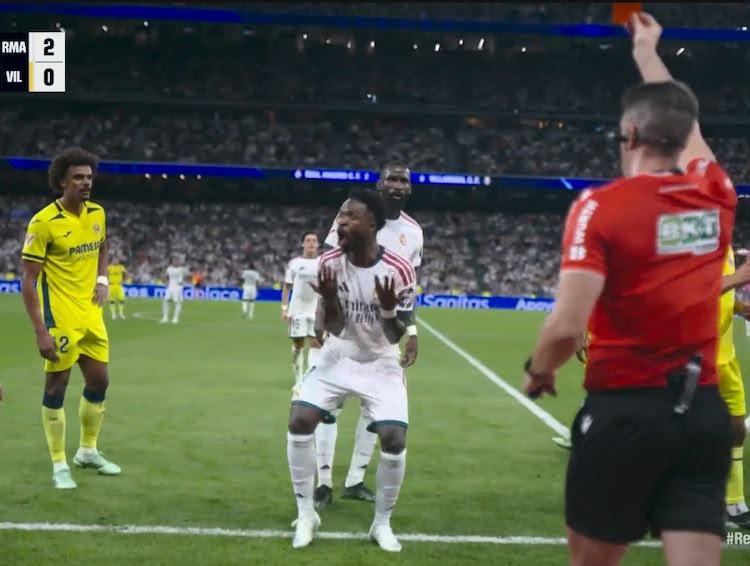 Follia di Vinicius: gol, espulsione e Real Madrid in dieci. Il brasiliano può saltare il Clasico