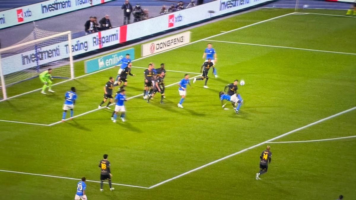 Anguissa sblocca Napoli-Roma in rovesciata: l'episodio