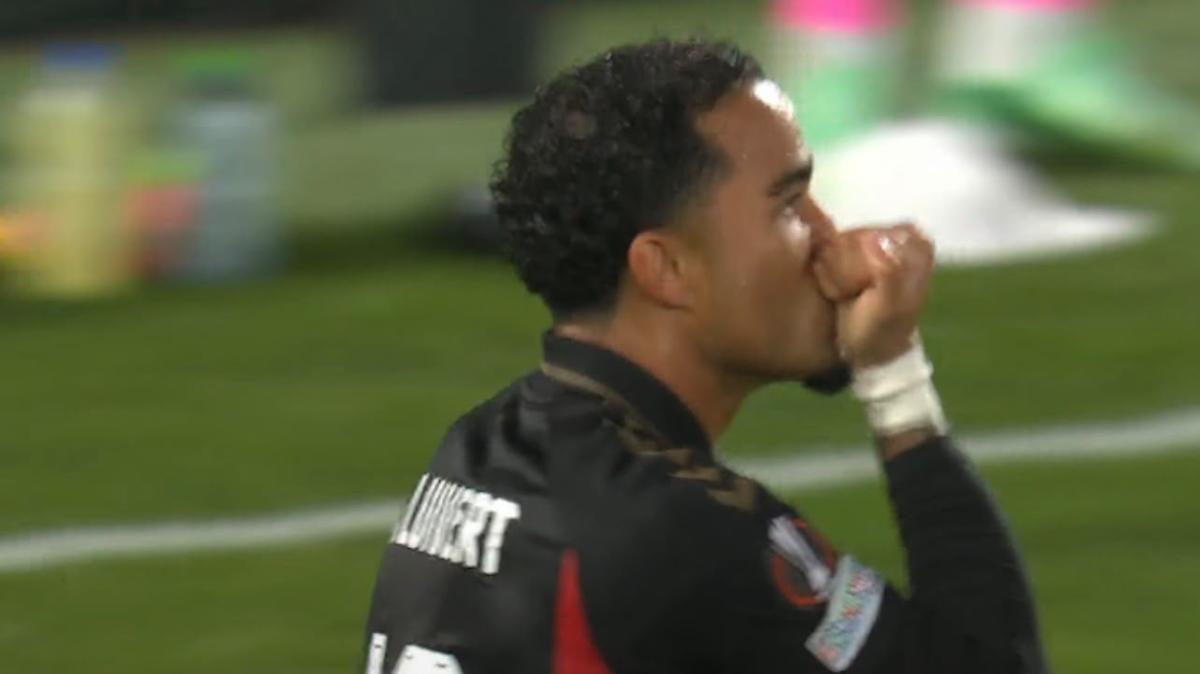 Kluivert non sbaglia dagli undici metri: Milan subito sotto a Bournemouth