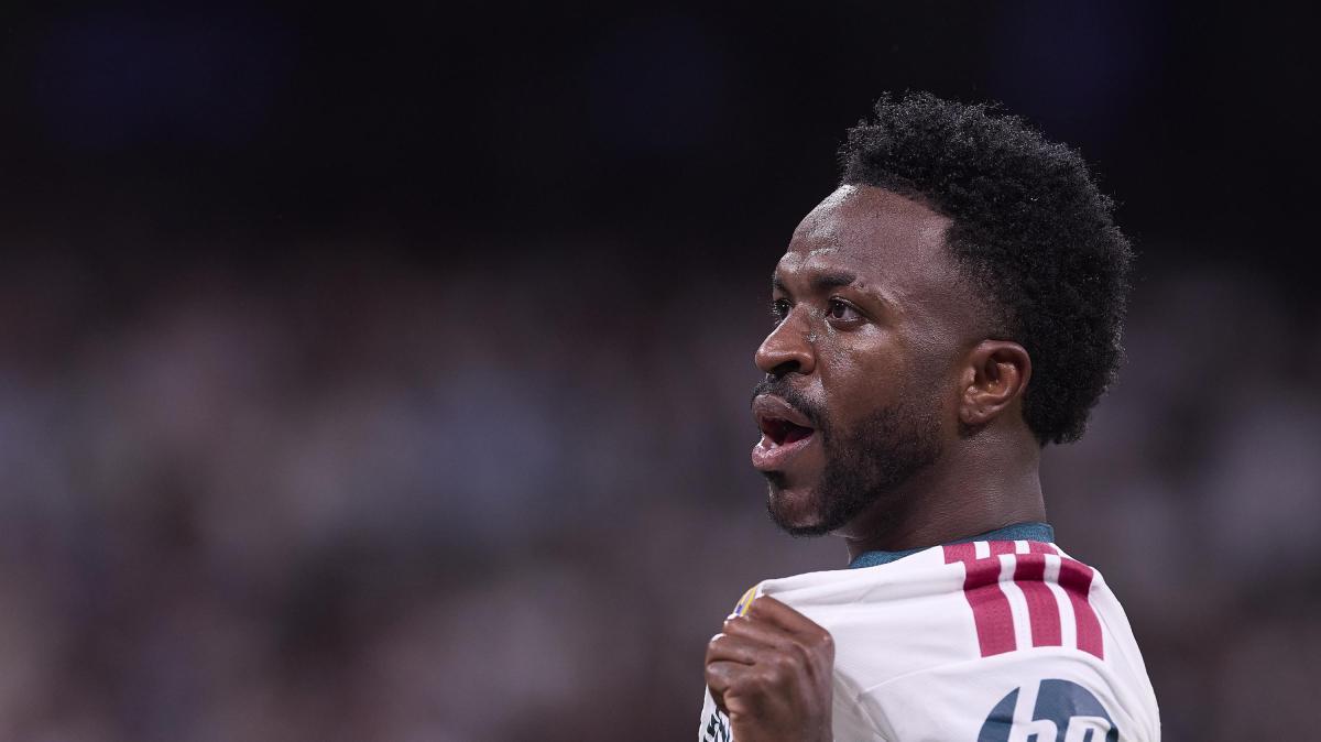 Vinicius esce, ma Carreras non può entrare e Real in 10: cosa è successo