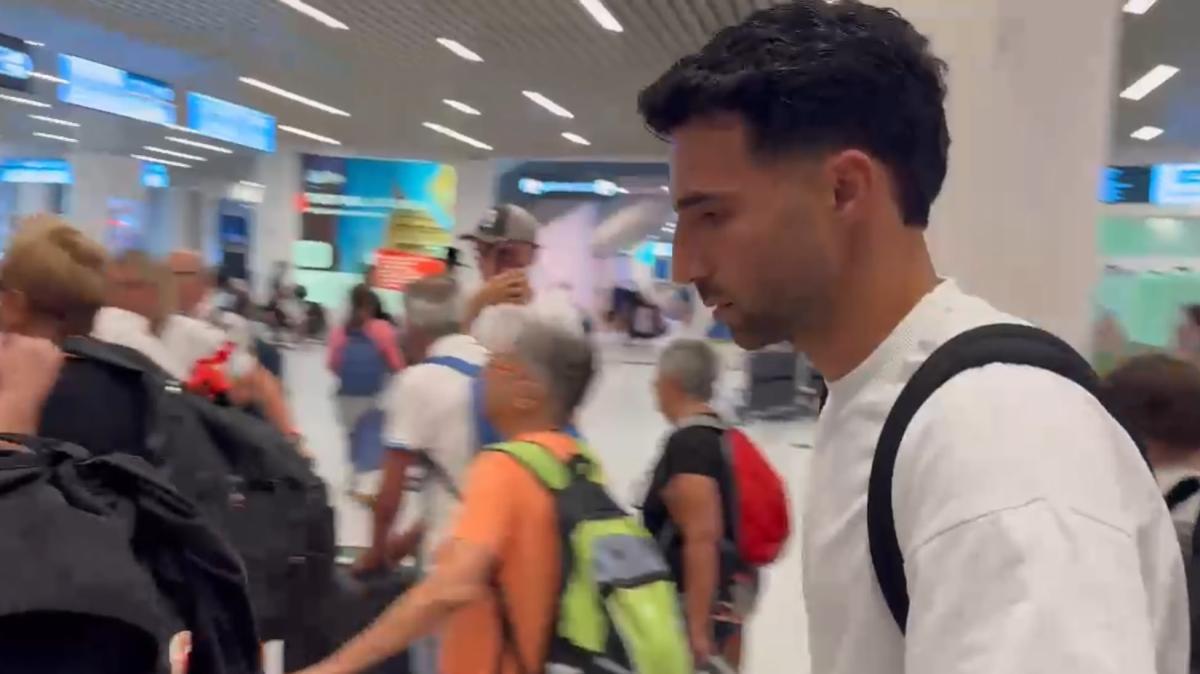 Torino, ecco Eray Cömert: il difensore è atterrato a Caselle | LE IMMAGINI