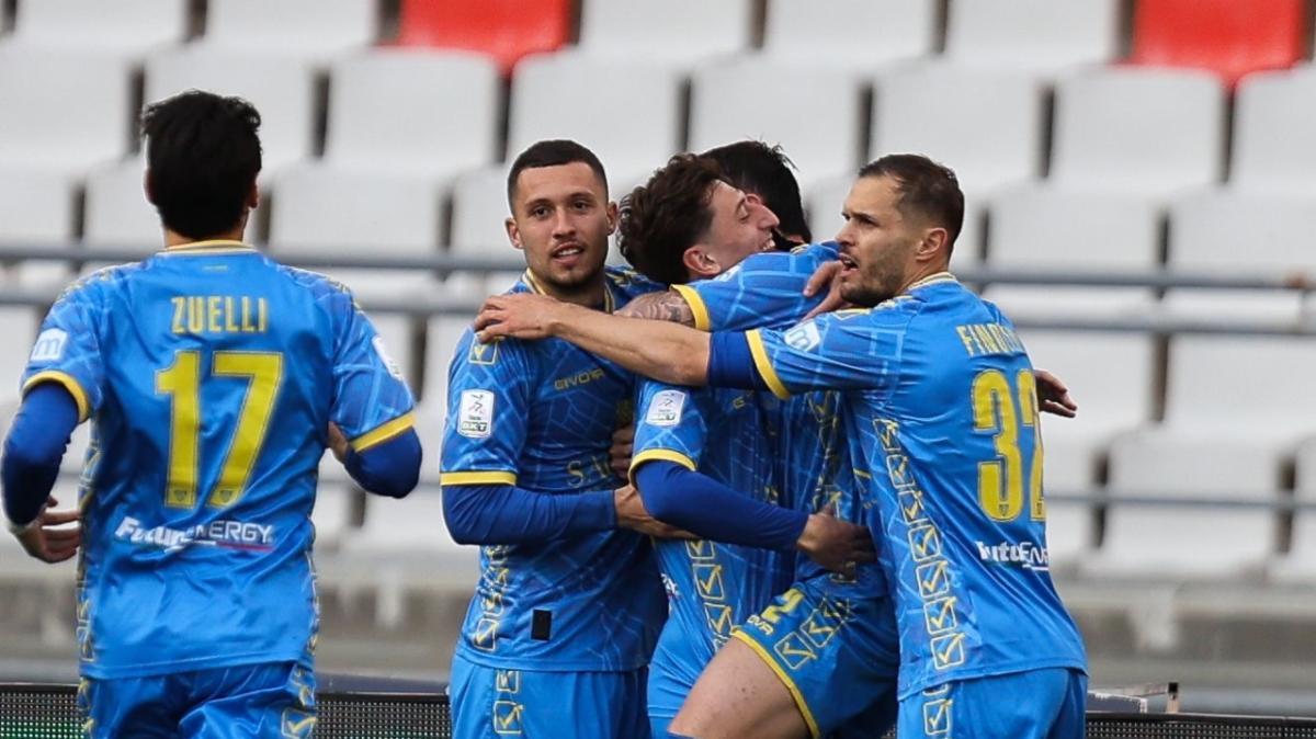Carrarese, la Serie B è (quasi) blindata: ora Calabro punta i playoff
