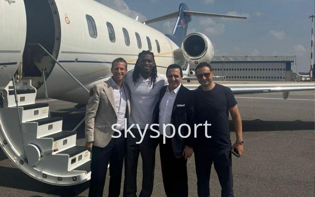 Rafael Leao è atterrato a Istanbul: le immagini