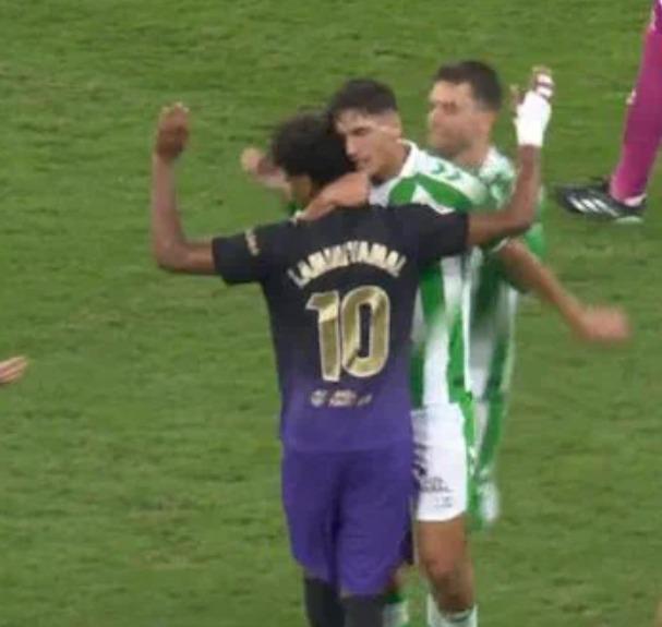 Betis-Barcellona: rosso per Bernal dopo il testa a testa con Yamal