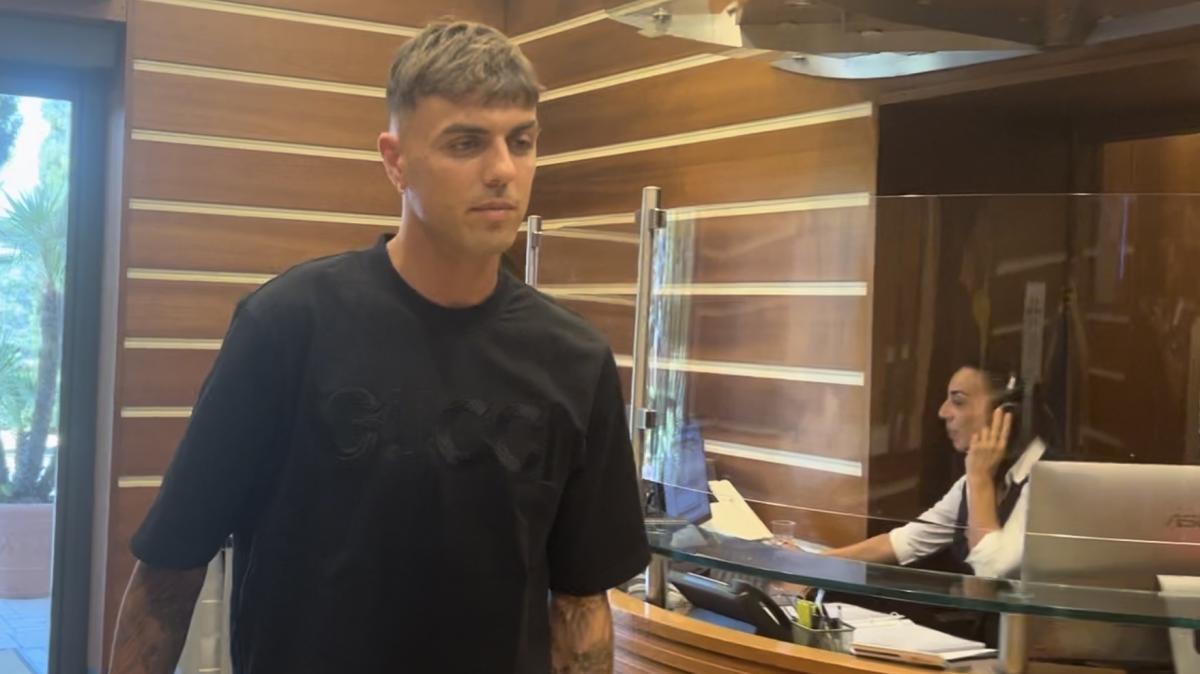 Triplo colpo Cagliari, gli arrivi a Villa Stuart: ecco anche Maldini | FOTO e VIDEO