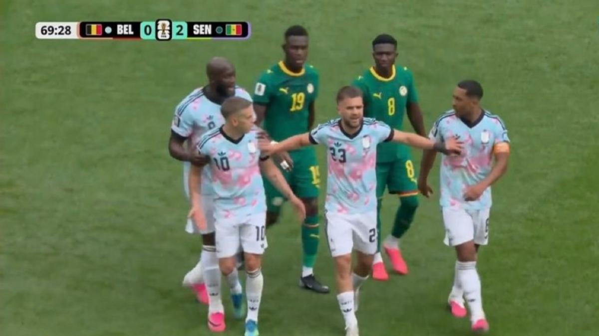 Nervosismo Belgio: Tielemans e Trossard separati da Lukaku durante l'hydration break