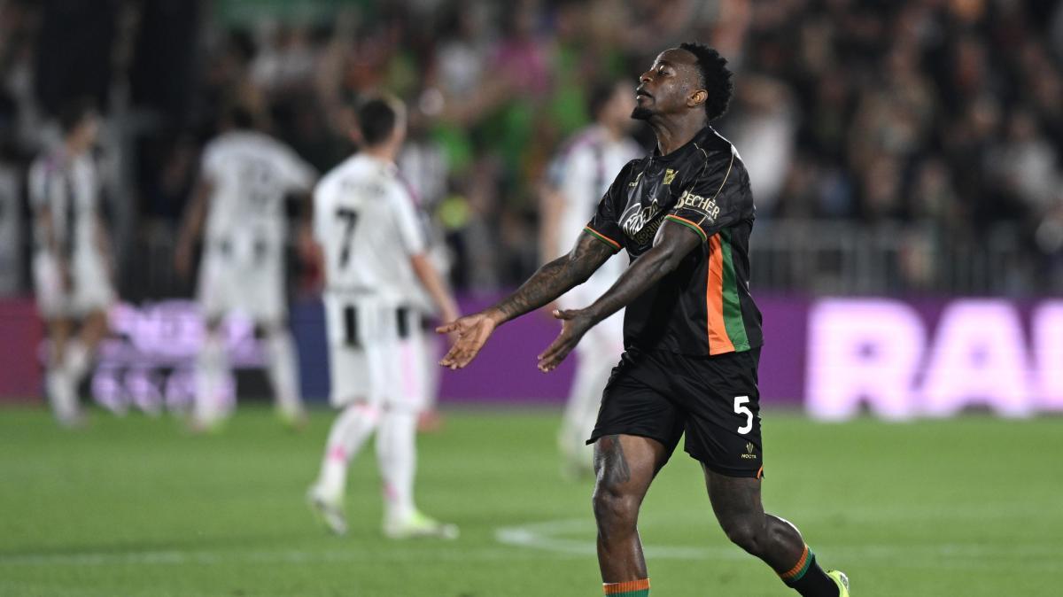 Il Venezia vince a Bari nel segno di Haps: ora la Serie A è vicinissima