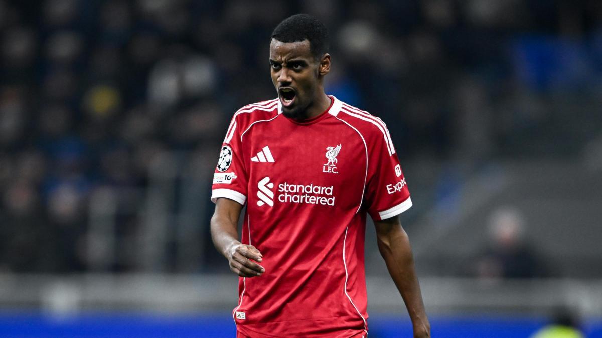 Liverpool, la notte di Isak: doppietta, coro dedicato e rinascita sotto Iraola