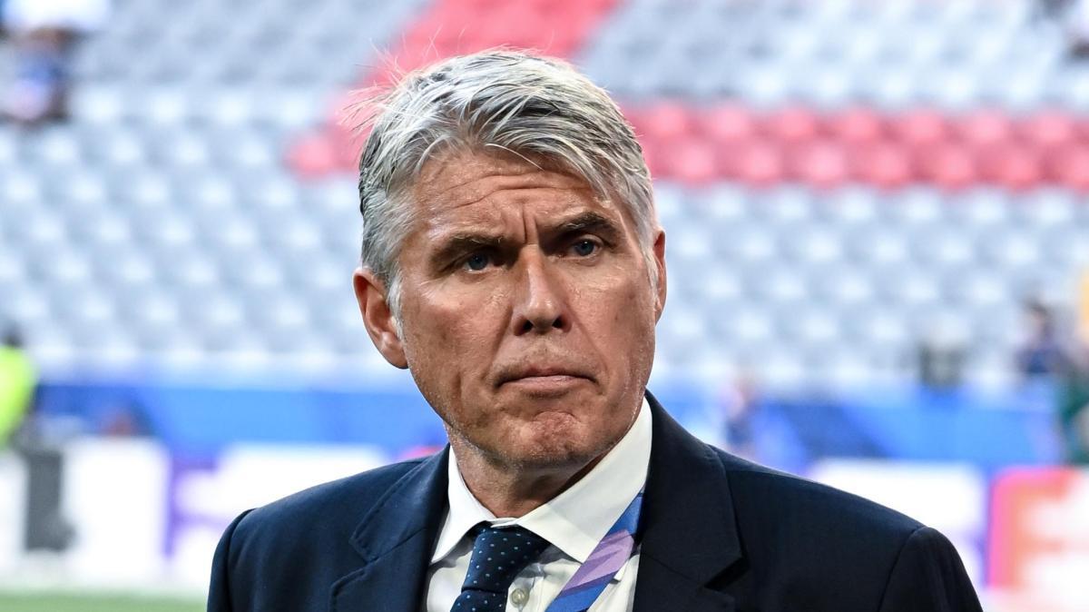 Arbitri, Rosetti: "Più arbitri, meno VAR. Questo è calcio, non Playstation"
