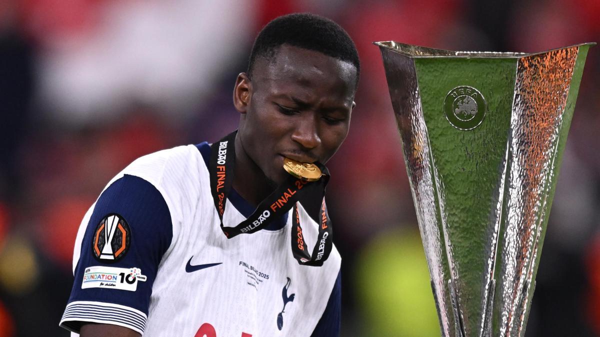 Juventus, Pape Matar Sarr è arrivato a Torino | FOTO e VIDEO