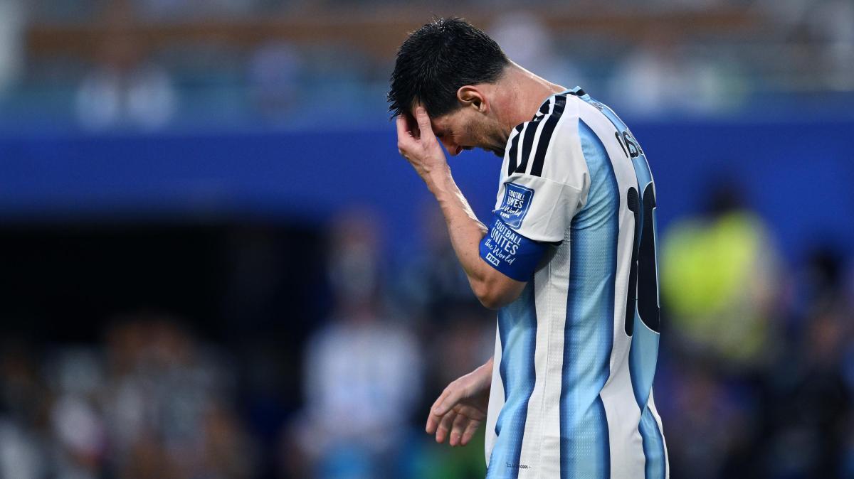 Rigore per l'Argentina contro l'Egitto: Shobeir lo para a Messi