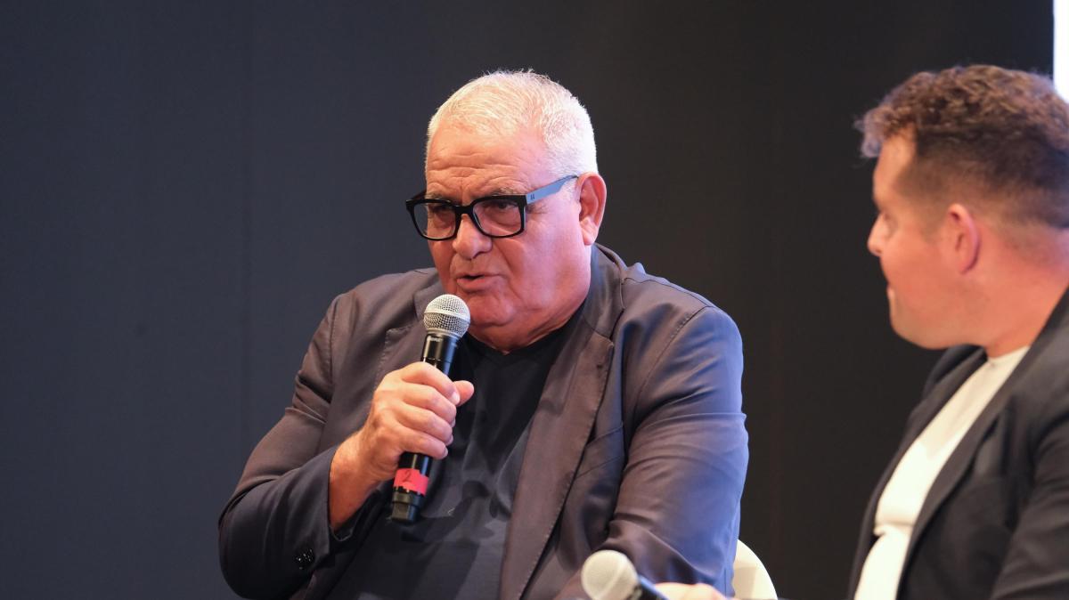 Genoa, si cerca il successore di Diego López: in lista Corvino, Pradè, Giovanni Rossi e Burdisso
