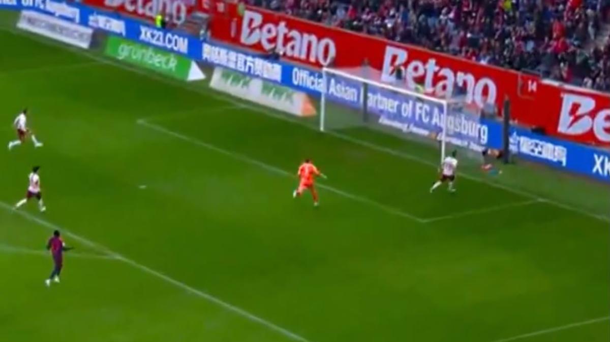 Papera di Neuer contro l'Augsburg dopo 8 secondi: Fellhauer segna il gol più veloce della storia della Bundesliga