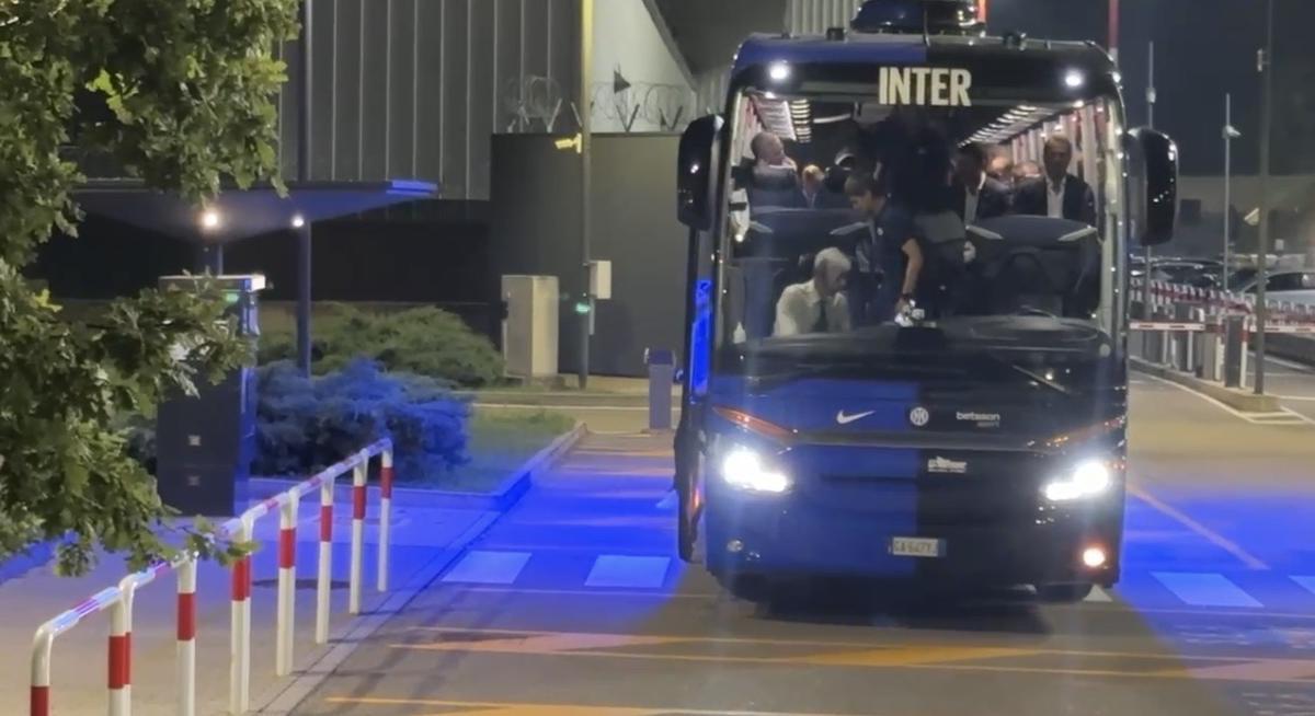 Inter, le immagini della partenza della squadra di Chivu per Hong Kong