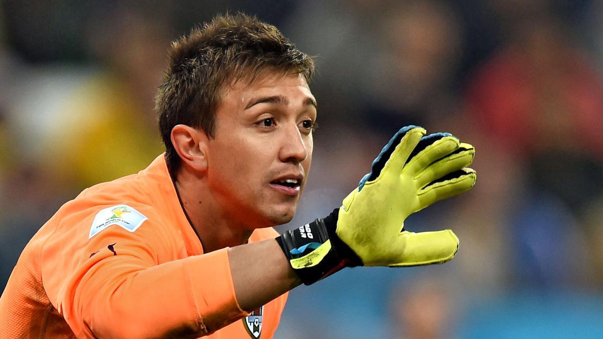 Muslera eroe, para tre rigori: Estudiantes in finale di Libertadores. Affronterà il Palmeiras