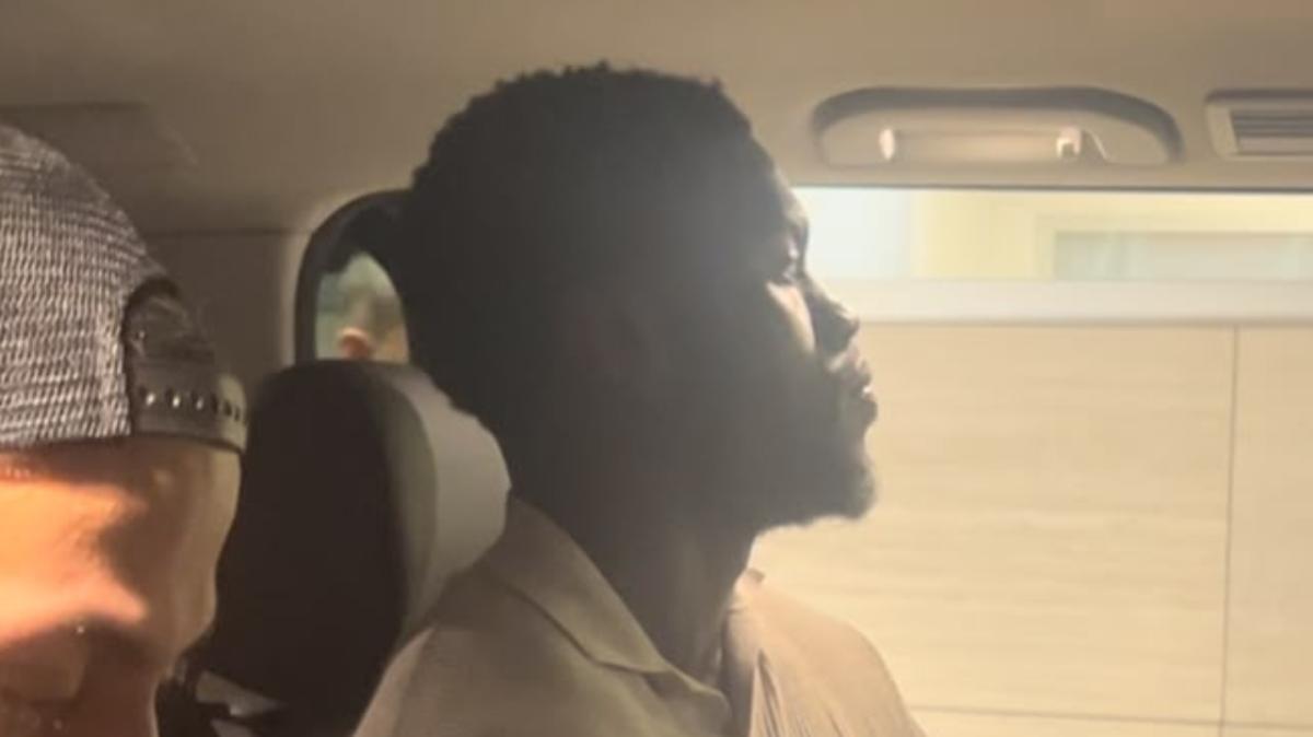 Napoli, Badiashile è atterrato in Italia | VIDEO