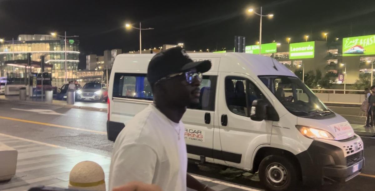 Lazio, Bamba Dieng è atterrato a Roma | FOTO E VIDEO