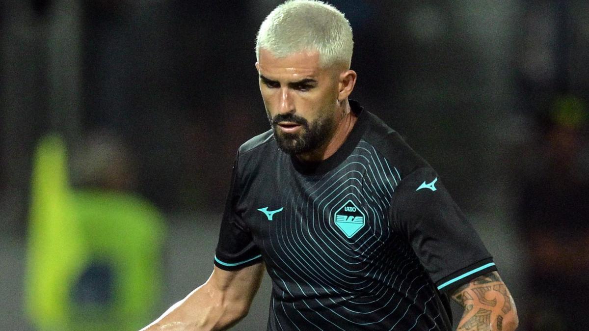 Il Lecce è vicino all'ex Lazio Hysaj: contatti in corso