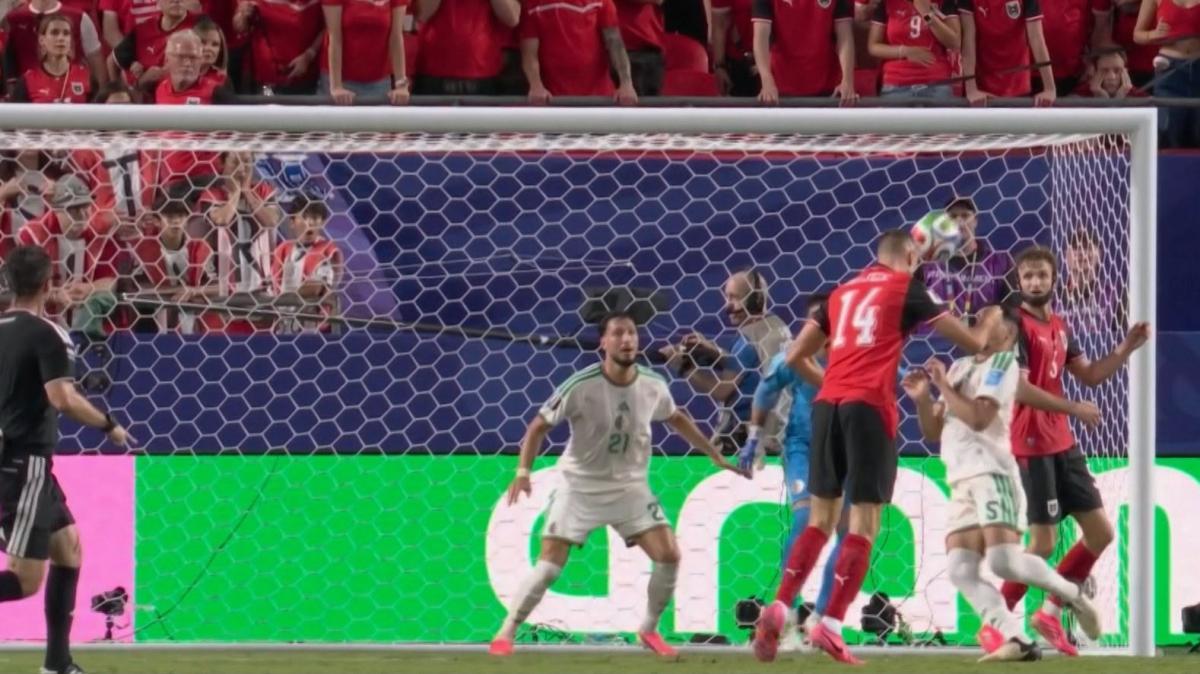 Il finale folle di Algeria-Austria che ha cambiato il destino di tre nazionali