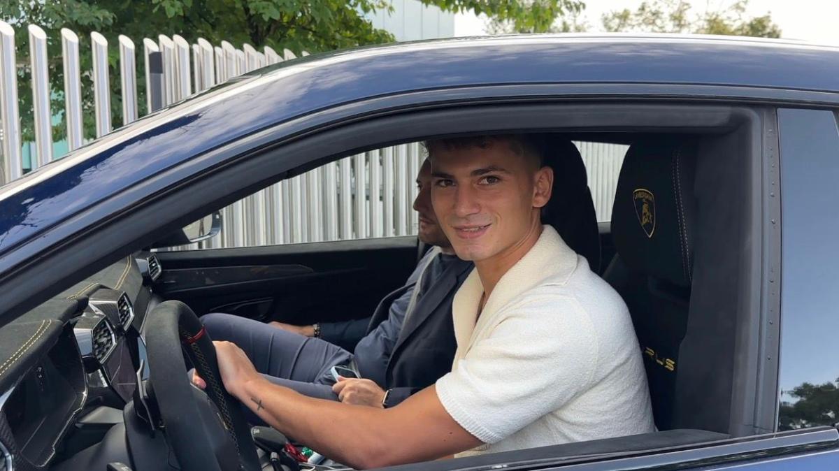 Sassuolo, Sebastiano Esposito è arrivato al Centro Mapei per le visite mediche | FOTO e VIDEO