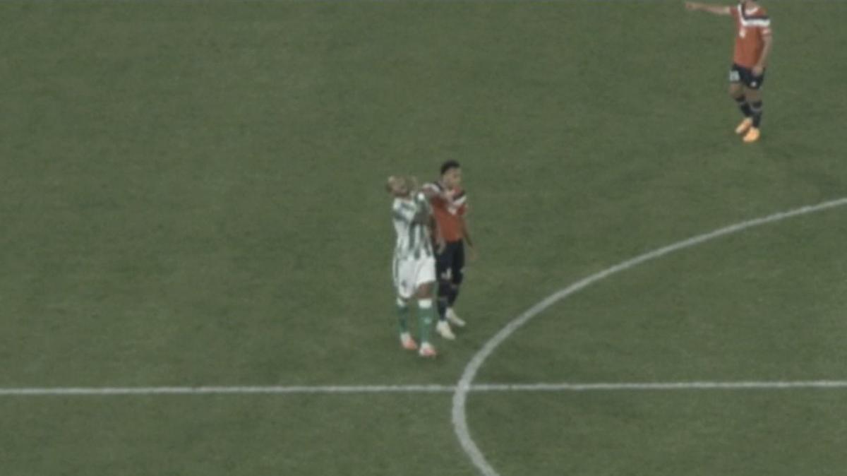 Follia Ethan Mbappé: gomitata e rosso diretto al VAR in Lille-Betis